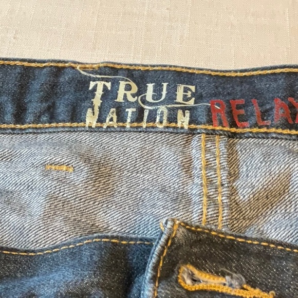 Relaxed Blue Jeans with Contrast Stitching - Picture 3 of 7